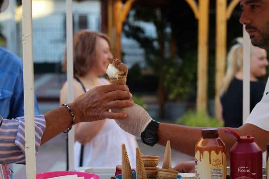 Παραδοσιακός Παγωτατζής για Βάπτιση