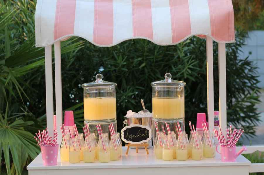 Λεμονάδα για βάπτιση