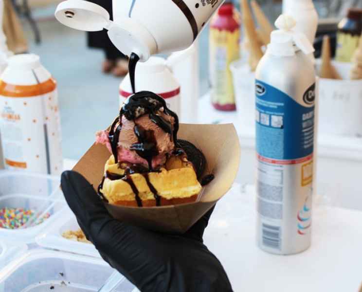 καροτσι παγωτου με βαφλα για βαπτιση